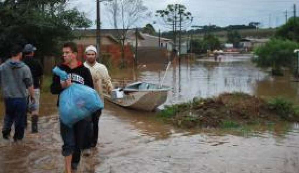 Governo libera mais R$ 3,5 milhões para vítimas da chuva no Paraná