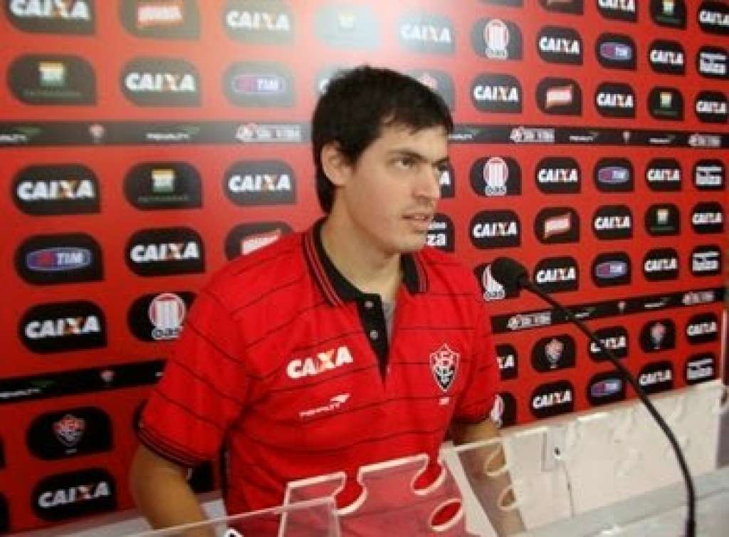 Volante do Vitória esquece Fluminense e mira jogo contra o Bahia