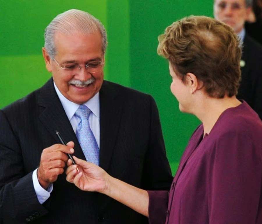 Dilma cede ao PR e tira César Borges do Ministério dos Transportes
