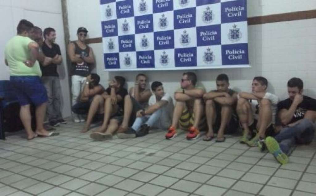 Doze homens são detidos com drogas durante festa em shopping