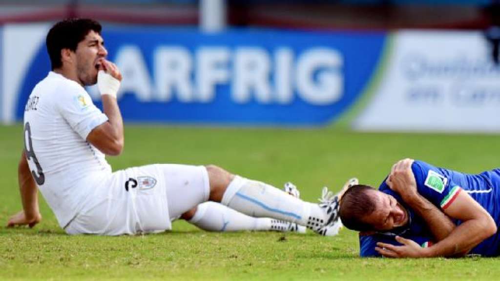 Fifa abre processo disciplinar para apurar mordida de jogador uruguaio durante partida