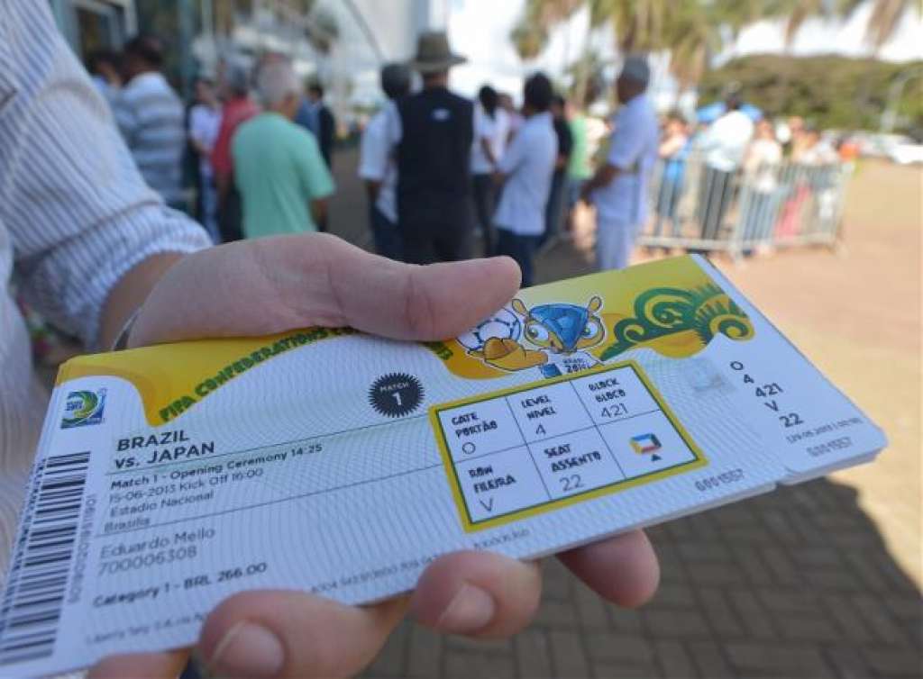 Torcedores são retirados do jogo do Brasil com ingressos falsos