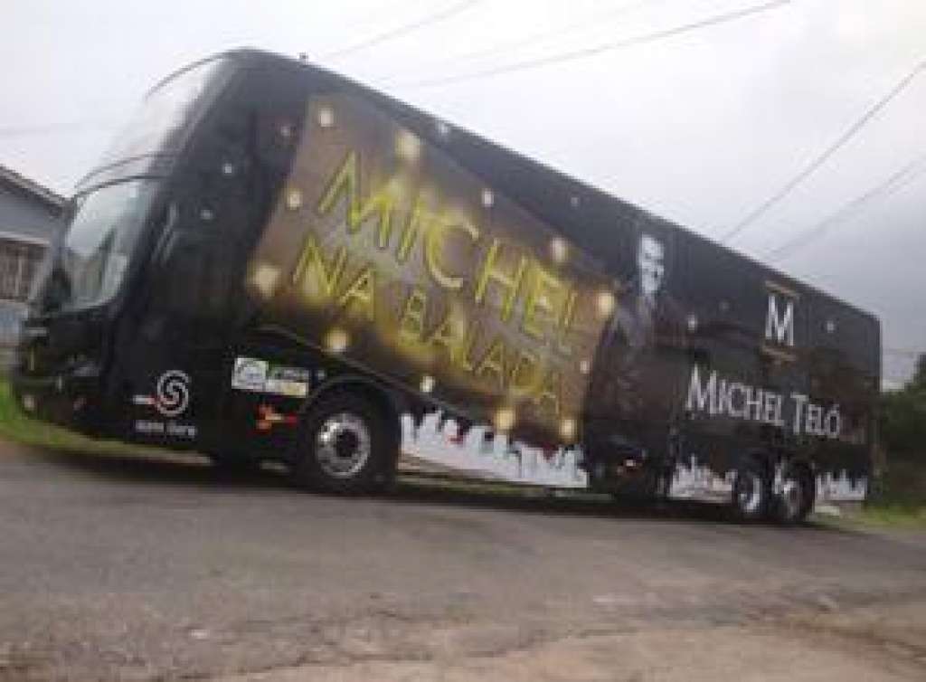 Ônibus com banda de Michel Teló é apreendido em Salvador