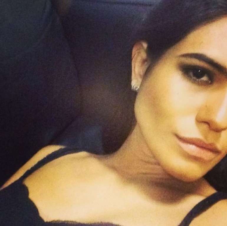 Antonia Moraes recebe elogios ao postar selfie em rede social