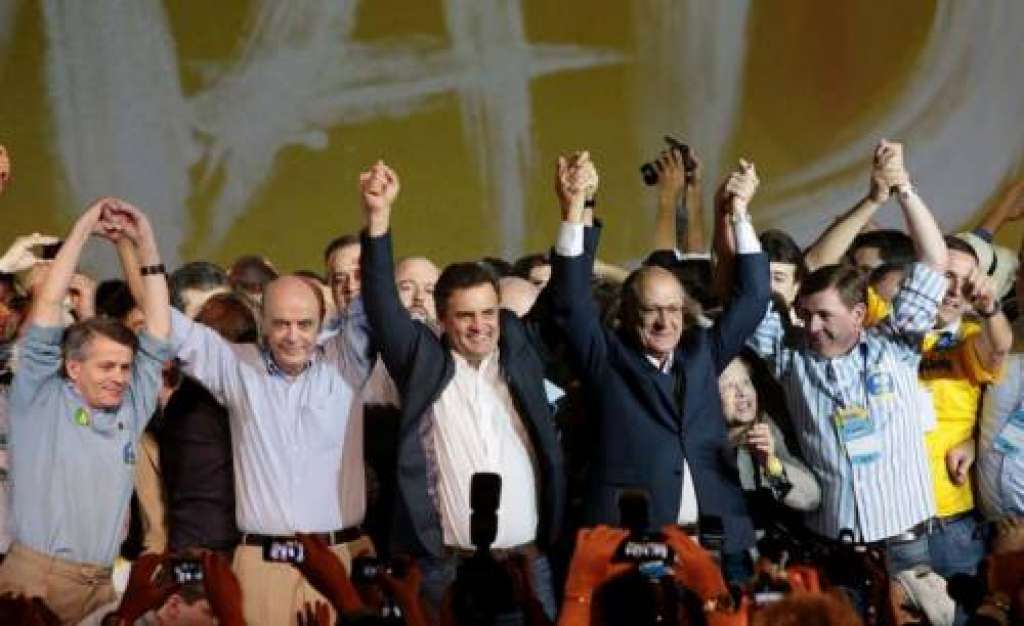 Candidatura de Aécio é oficializada em convenção, mas PSDB não define vice