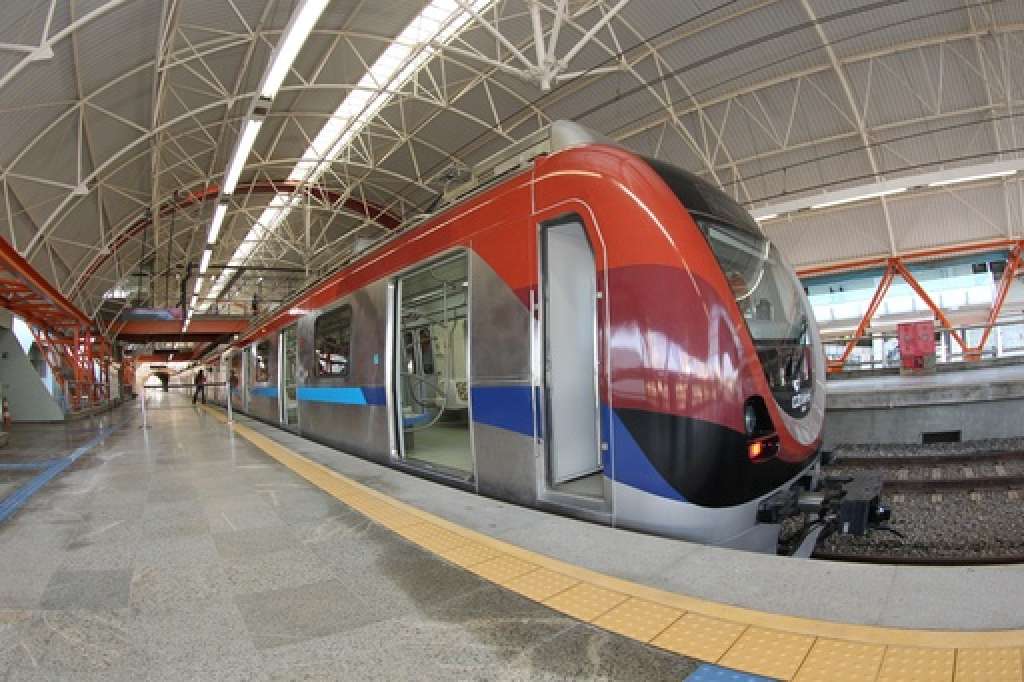 Após acidente, metrô de Salvador retoma as atividades