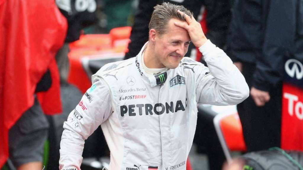 Schumacher acorda do coma e deixa hospital