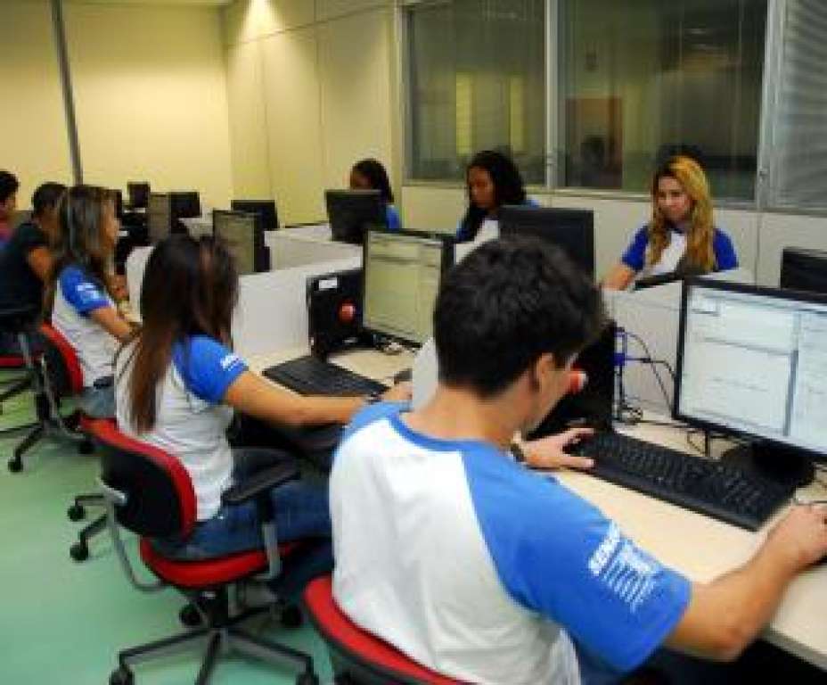Programa oferece 966 vagas para cursos gratuitos na área de TI