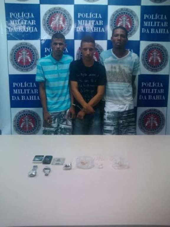 Salvador: três homens são presos com cocaína e 100 pedras de crack