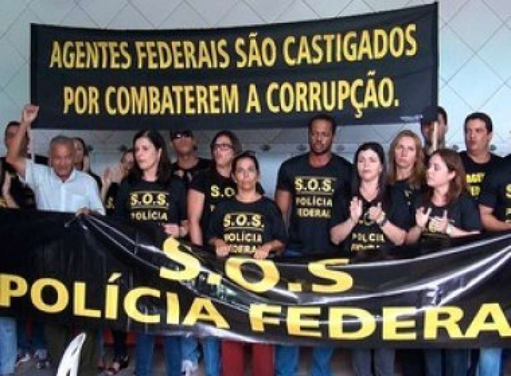 Para evitar greve na Copa, governo concede aumento a Polícia Federal