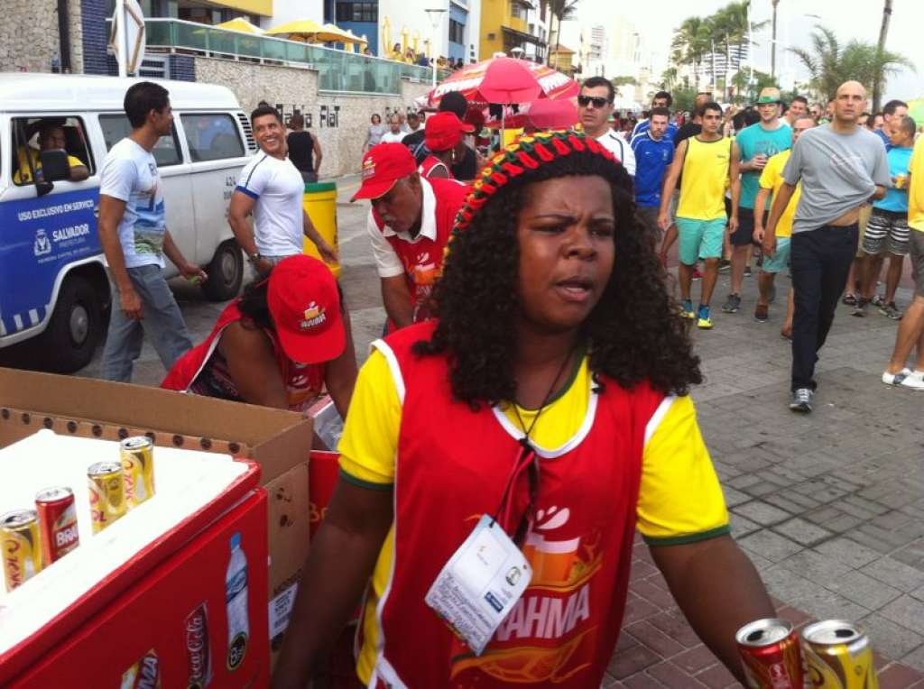 Ambulantes protestam na Fan Fest de Salvador