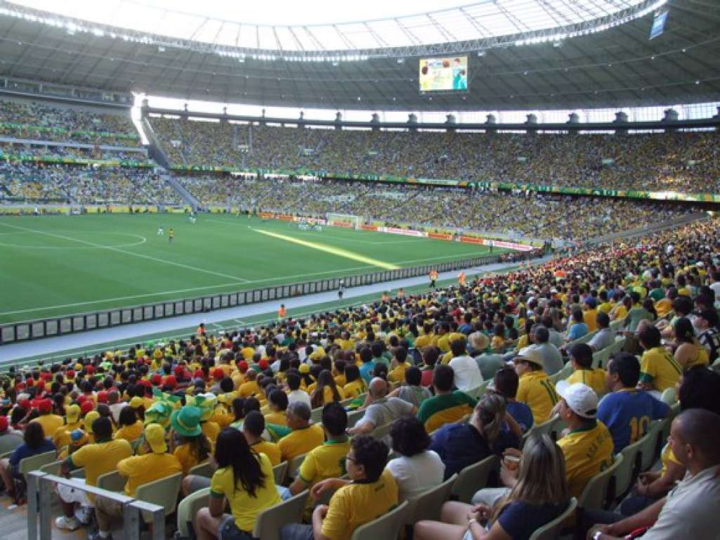 Torcedores subornam funcionário e assistem ao jogo do Brasil na Arena Castelão