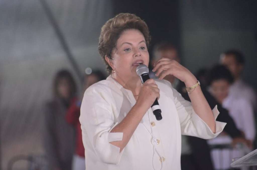 Em comício, Dilma garante que inflação está sob controle