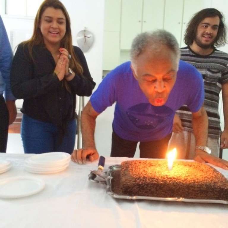 Gilberto Gil completa 72 anos e ganha parabéns