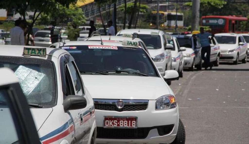 Salvador: taxistas podem cobrar bandeira 2 a partir desta quinta-feira