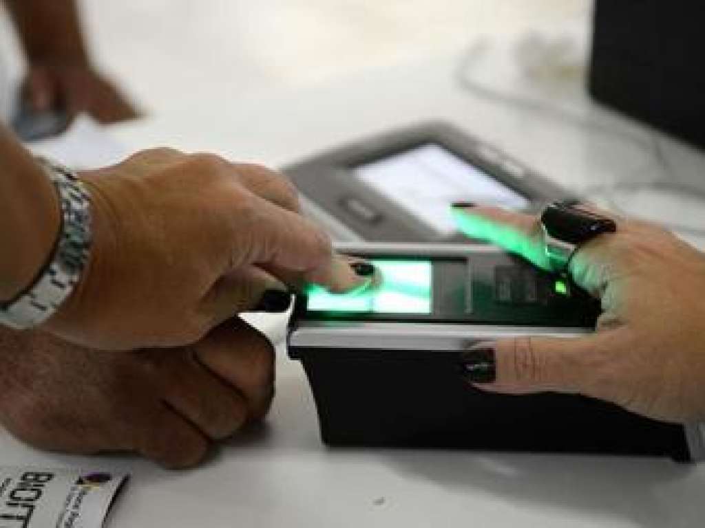 Eleitores votarão com impressão digital a partir de 2018