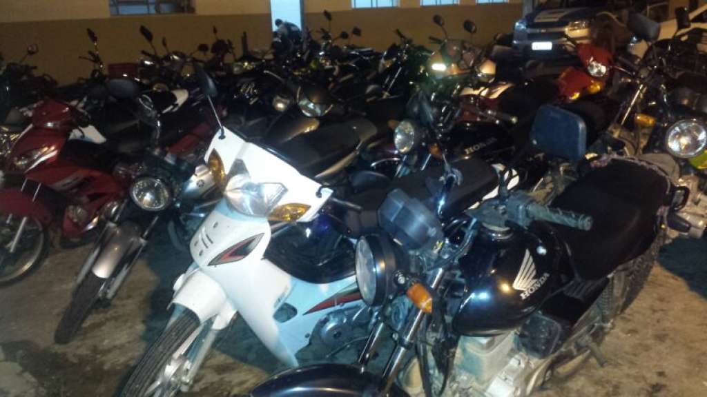 29 motos em situação irregular são apreendidas durante operação policial em Simões Filho
