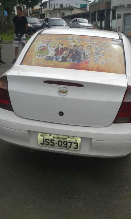 Simões Filho: polícia recupera veículo tomado de assalto