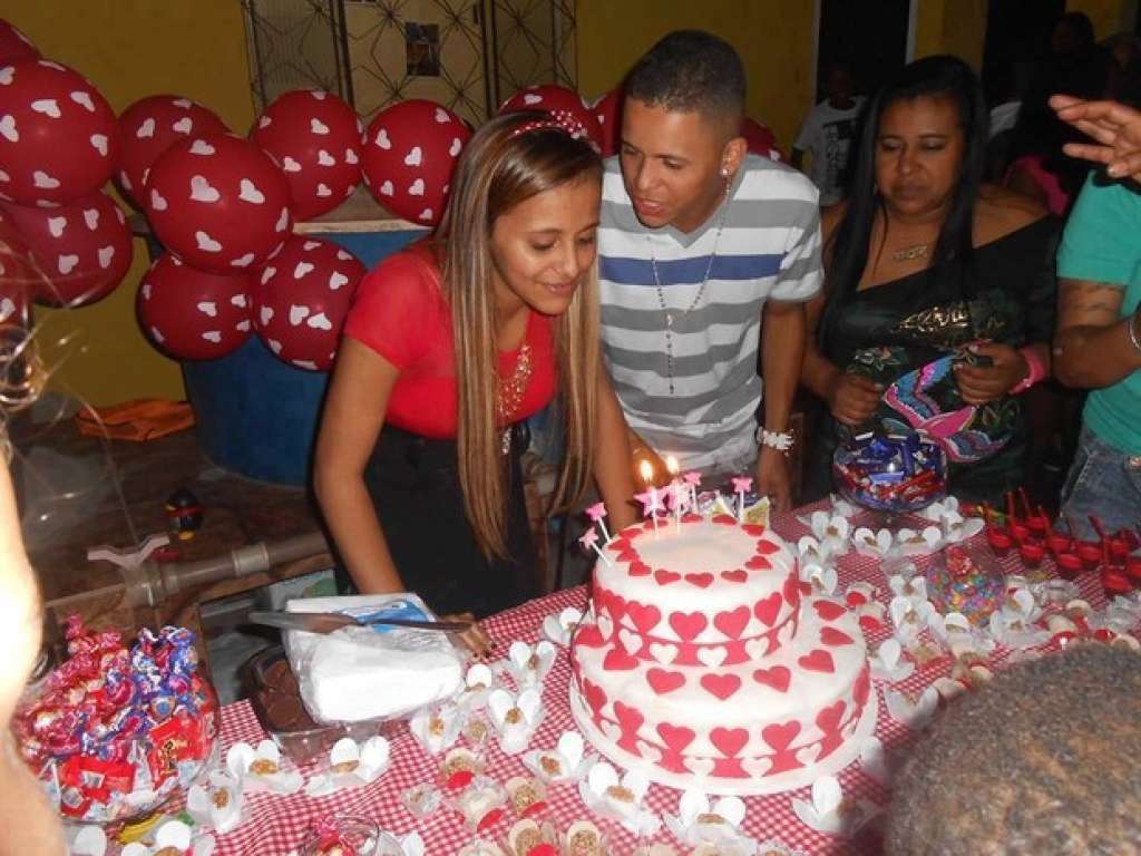 Renatinha, grávida do ‘Bonde das Maravilhas’, ganha festa de 15 anos