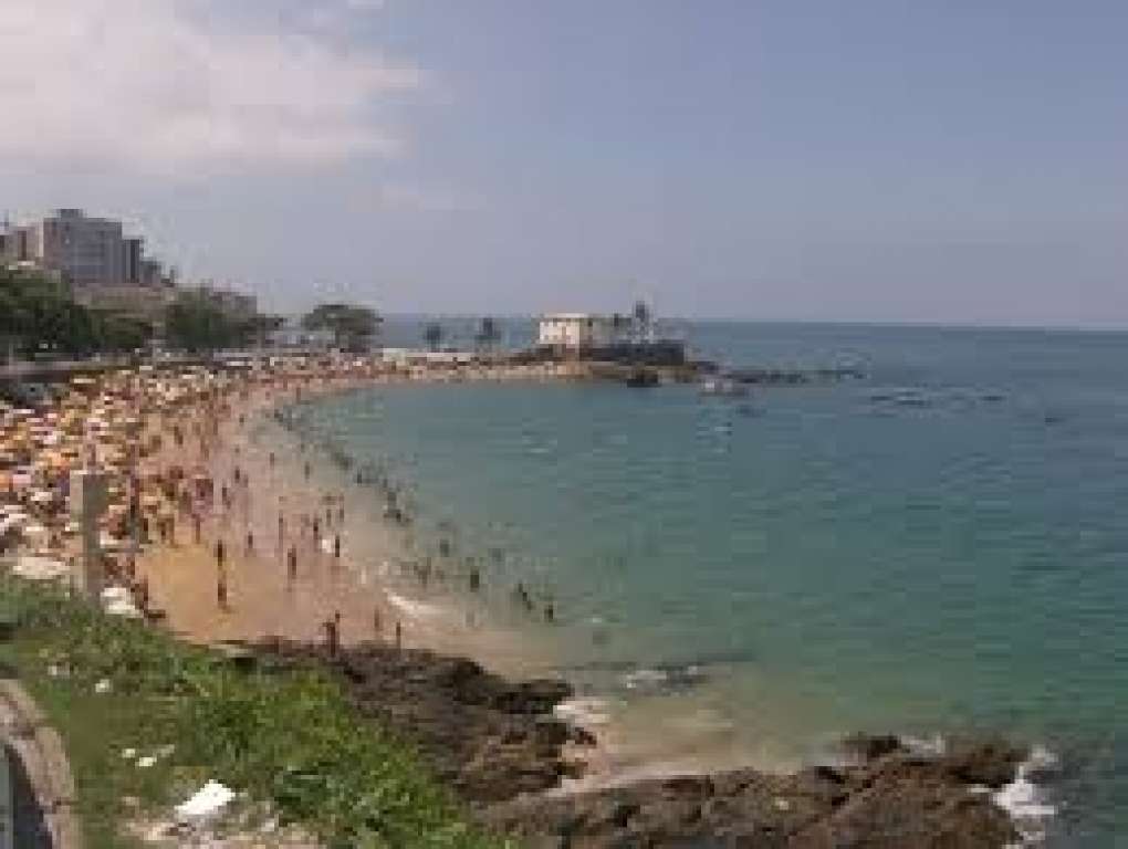 Corpo de mulher é encontrado boiando em praia de Salvador