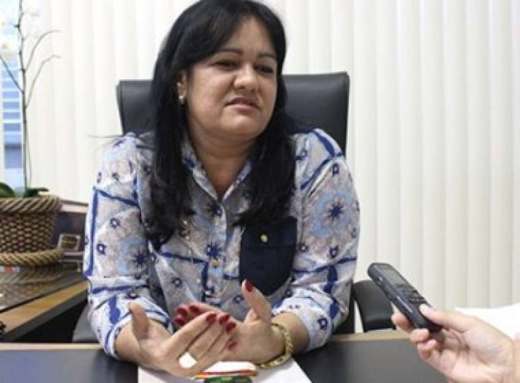 Ex-prefeita de Pojuca é multada por contratos sem licitação