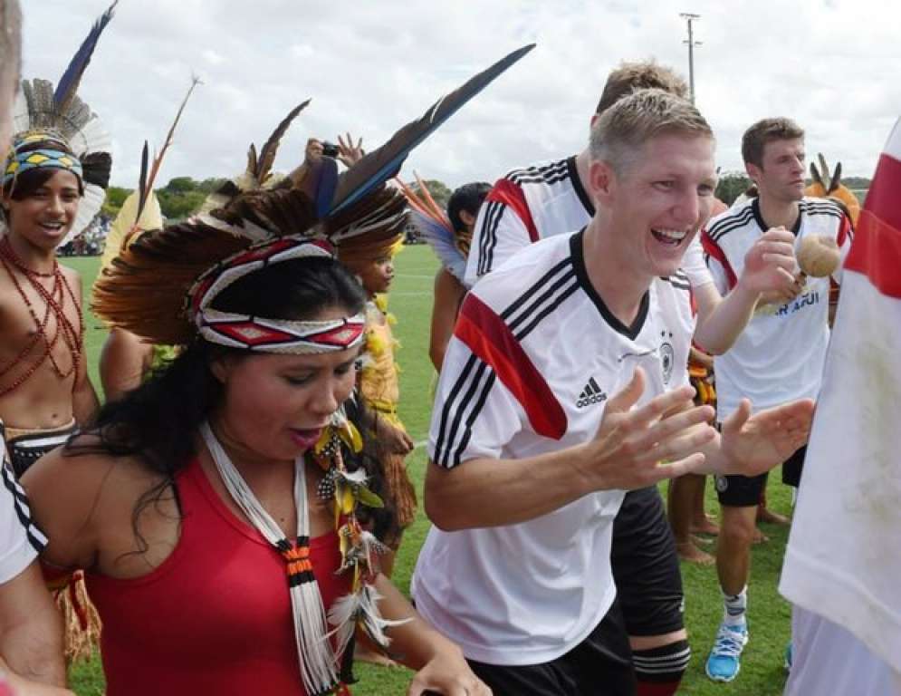Seleção da Alemanha doa 10 mil euros para índios pataxós