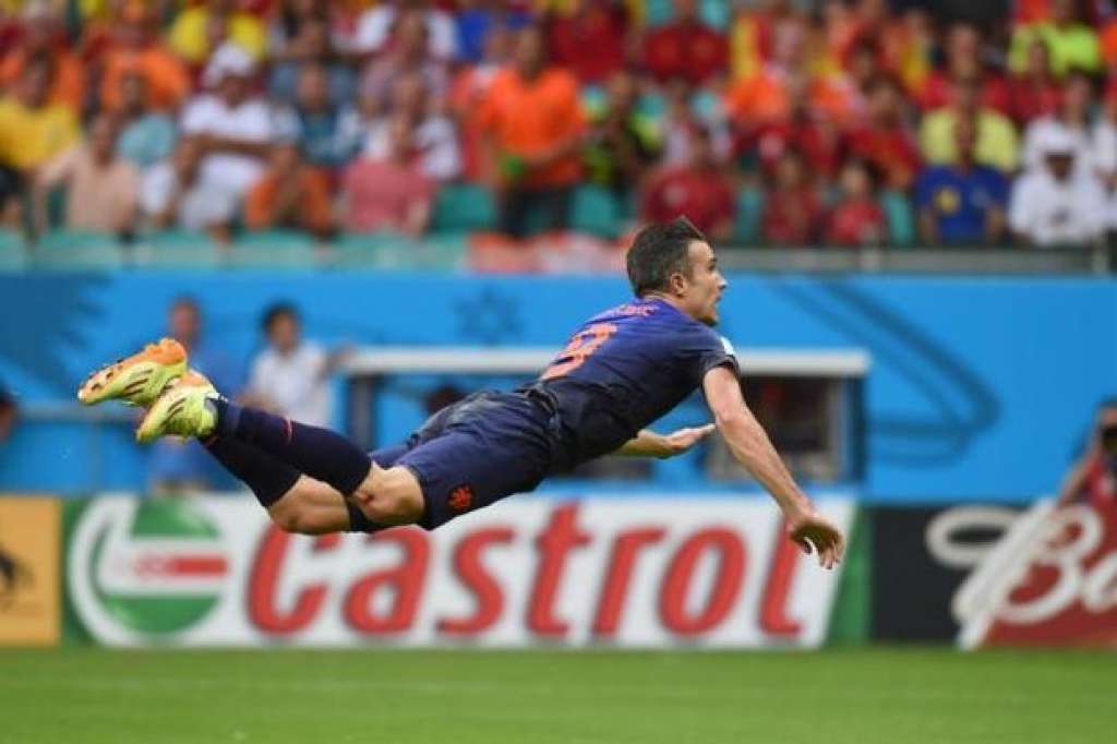 Gol de Van Persie em Salvador concorre como mais bonito da Copa
