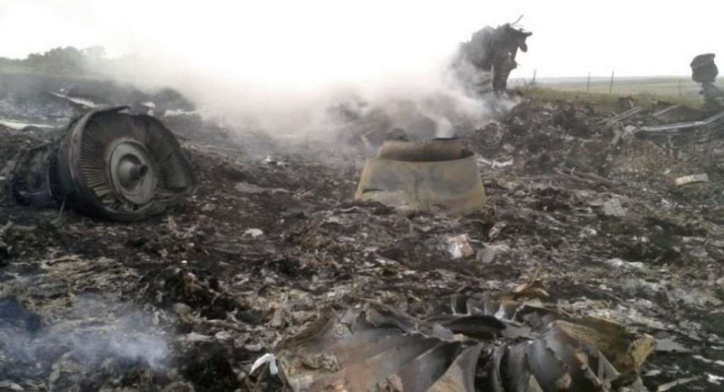 Mais de 100 corpos são encontrados próximo ao local da queda de avião