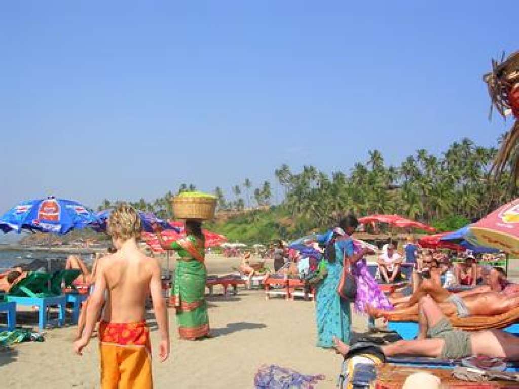 Ministro da Índia pede que mulheres não usem biquíni nas praias para evitar ataques sexuais