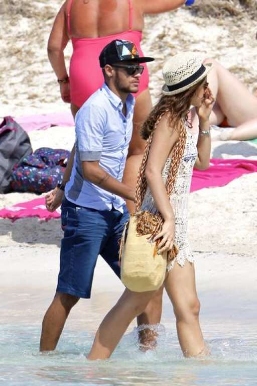 Neymar e Bruna Marquezine curtem férias na Espanha