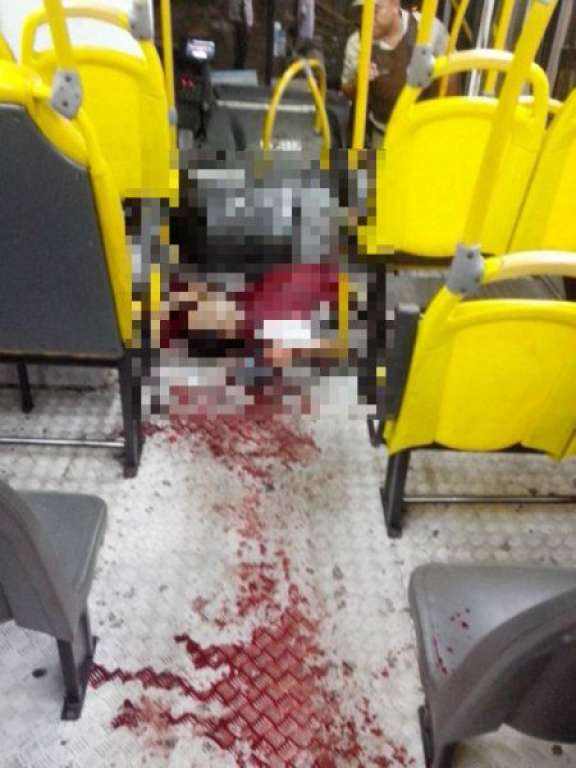 Homem é morto por assaltantes dentro de ônibus