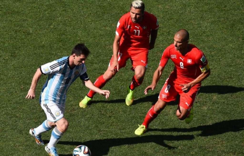 Argentina marca na prorrogação, vence Suíça e segue para as quartas-de-final