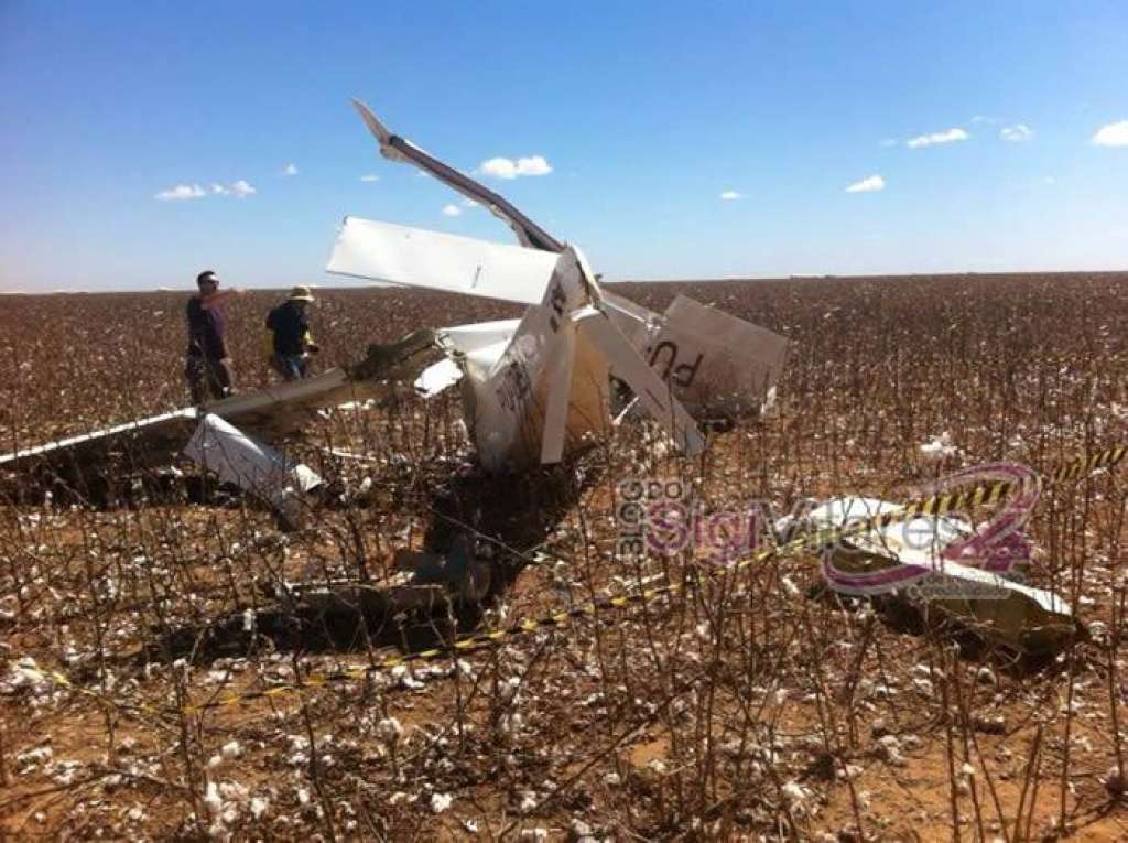Avião de pequeno porte cai em fazenda no oeste do estado