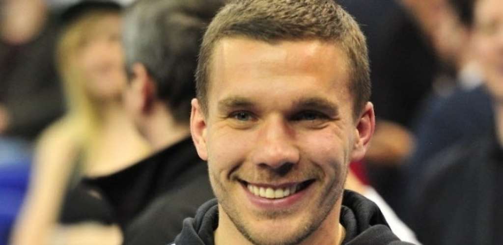 Querido no Brasil, Podolski chega ao Rio e posta: Sabe de nada inocente