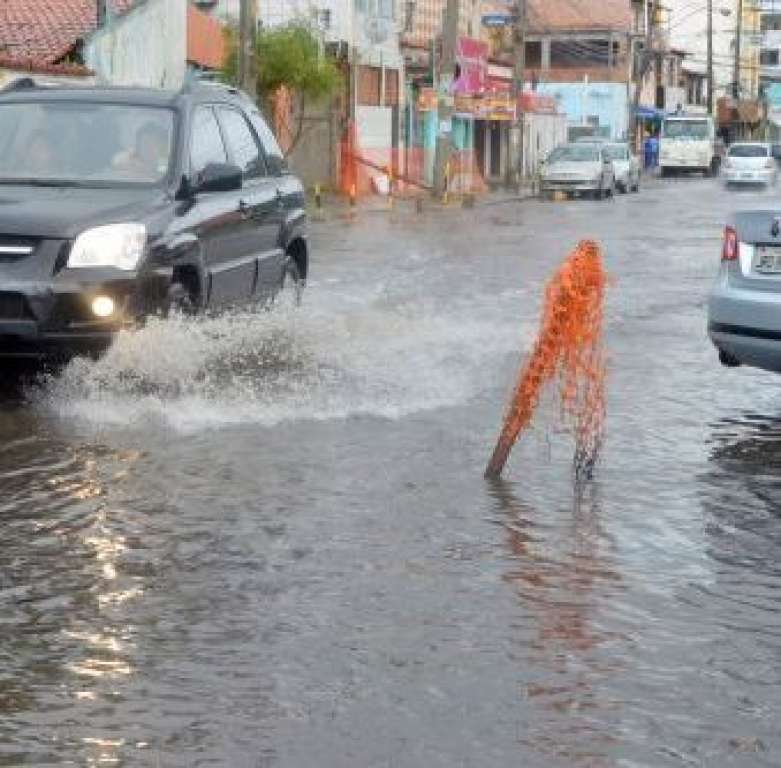 Chuva em Salvador: Codesal recebe 20 solicitações de emergência