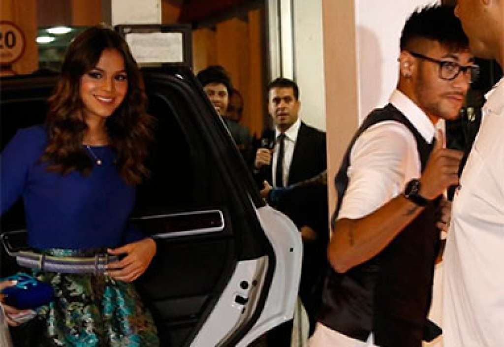 Neymar surpreende e vai com Bruna Marquezine assistir último capítulo de novela