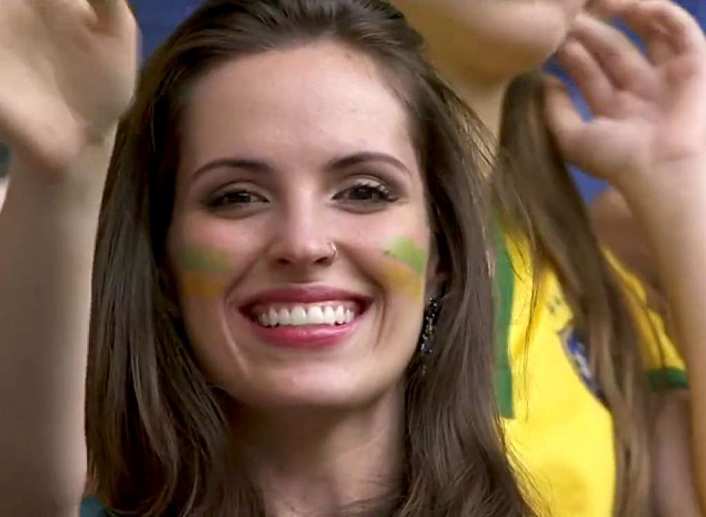 Globo elege funcionária do SBT como Musa da Copa do Fantástico