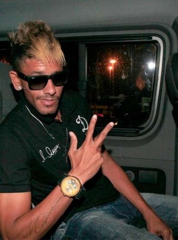 Sósia de Neymar ganha de R$ 10 a 15 mil por mês