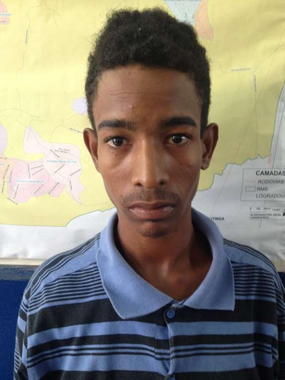 Jovem é preso em Simões Filho traficando drogas em frente a colégio