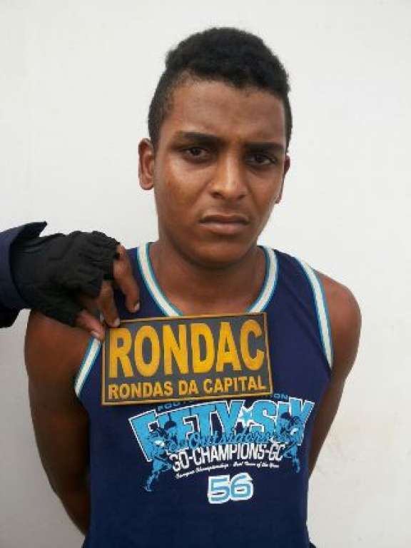 Homem é preso em Salvador com crack, maconha e cocaína