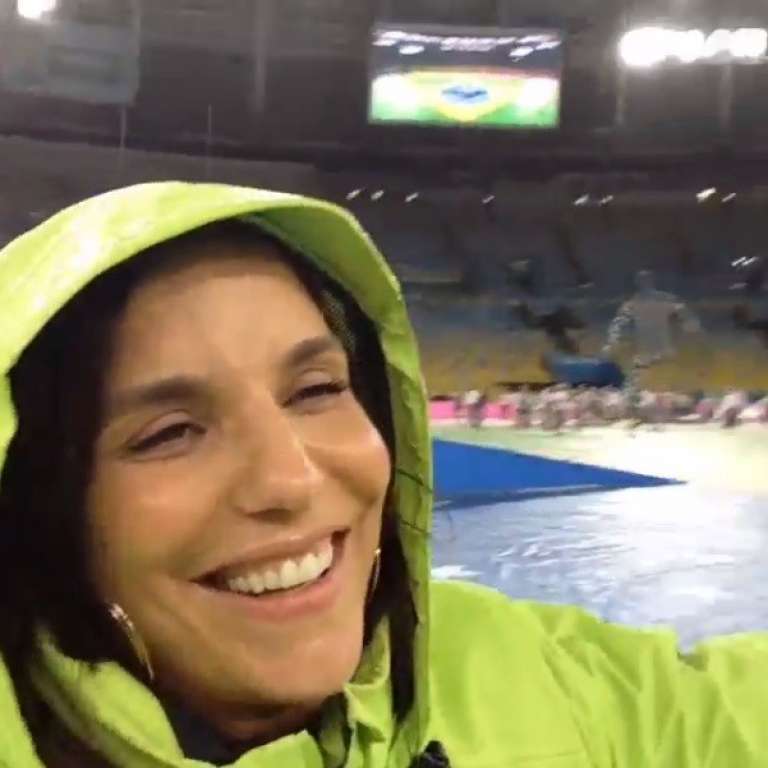 Ivete Sangalo compartilha vídeo de ensaio do show da final da Copa
