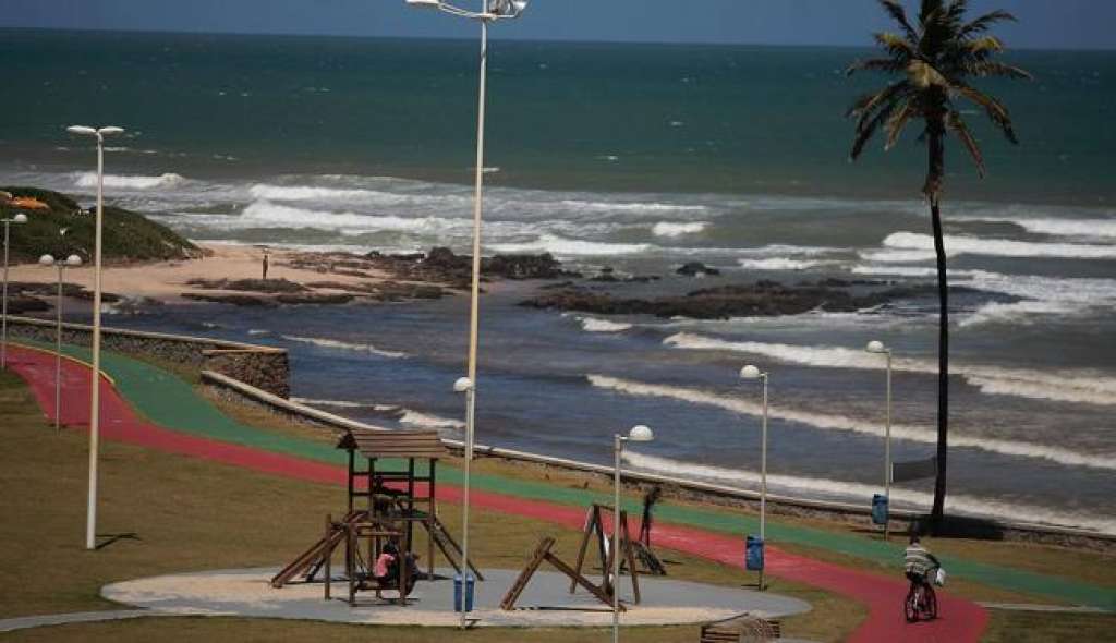 Nove praias estão impróprias para banho em Salvador e região