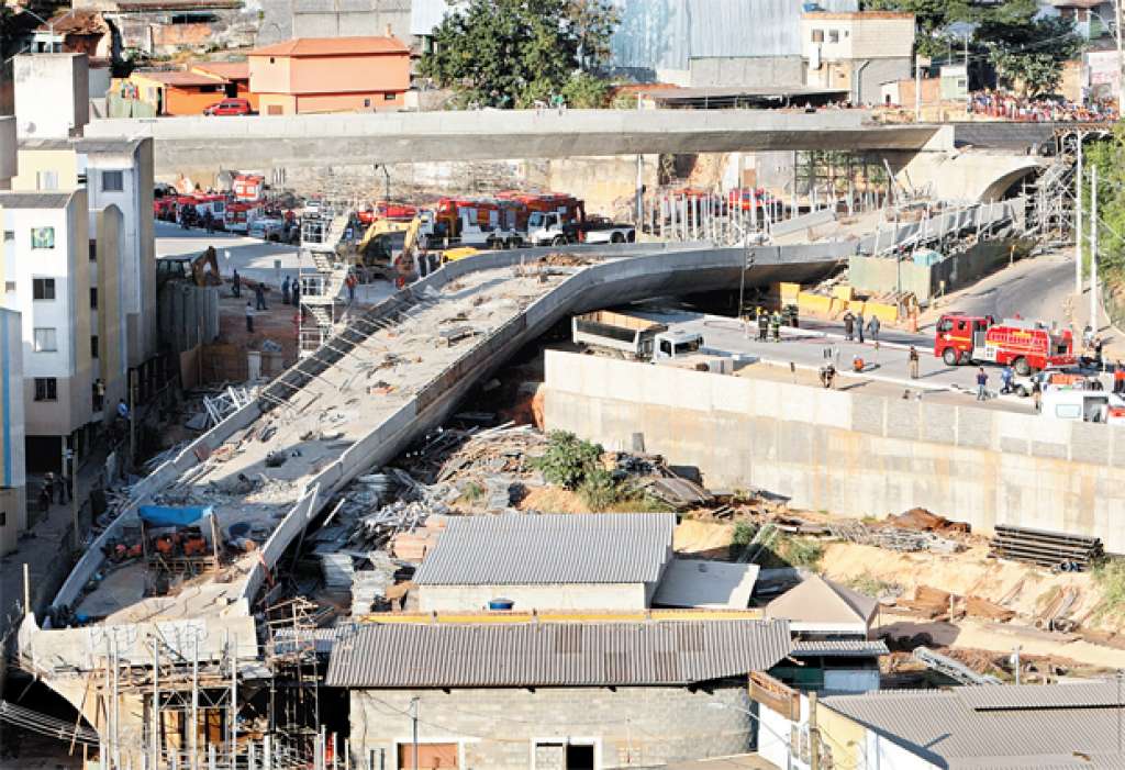 Prefeitura começa trabalho de demolição do viaduto que desabou em BH