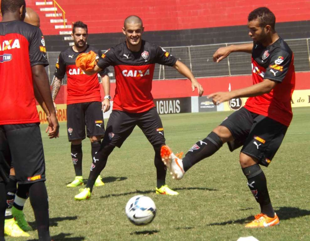 Três jogadores desfalcam o Vitória contra o Flamengo