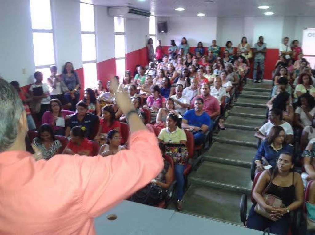 Professores municipais de Camaçari paralisam atividades nesta quarta e quinta-feira