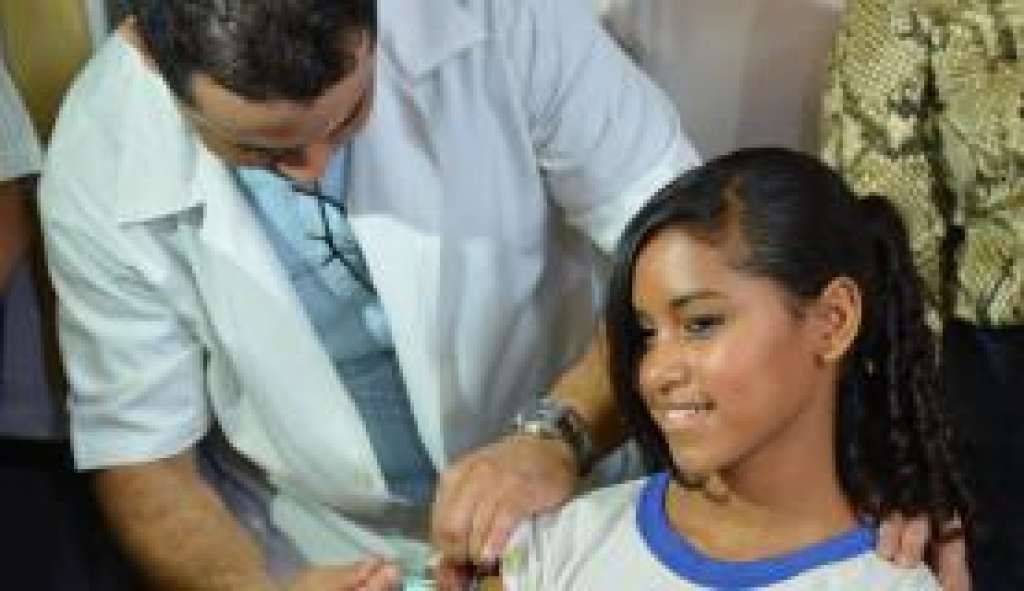 Meninas de 12 e 13 anos têm até dezembro para receber a vacina contra o HPV