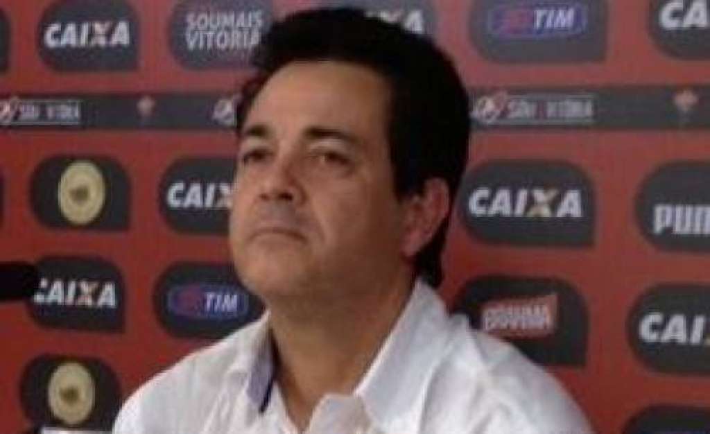 Gerente Executivo, Marcos Moura, esclarece punição à Adriano e Luís Aguiar