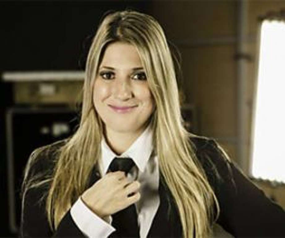 Humorista Dani Calabresa é internada em São Paulo