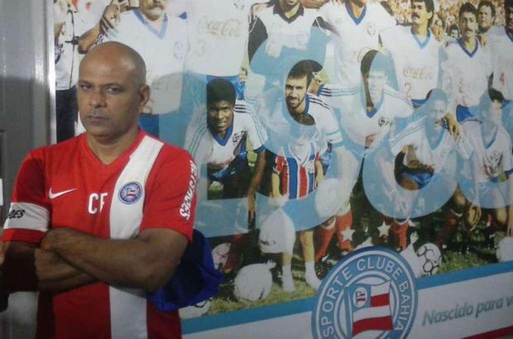 Conselheiros do Bahia vão pedir permanência de Charles como treinador
