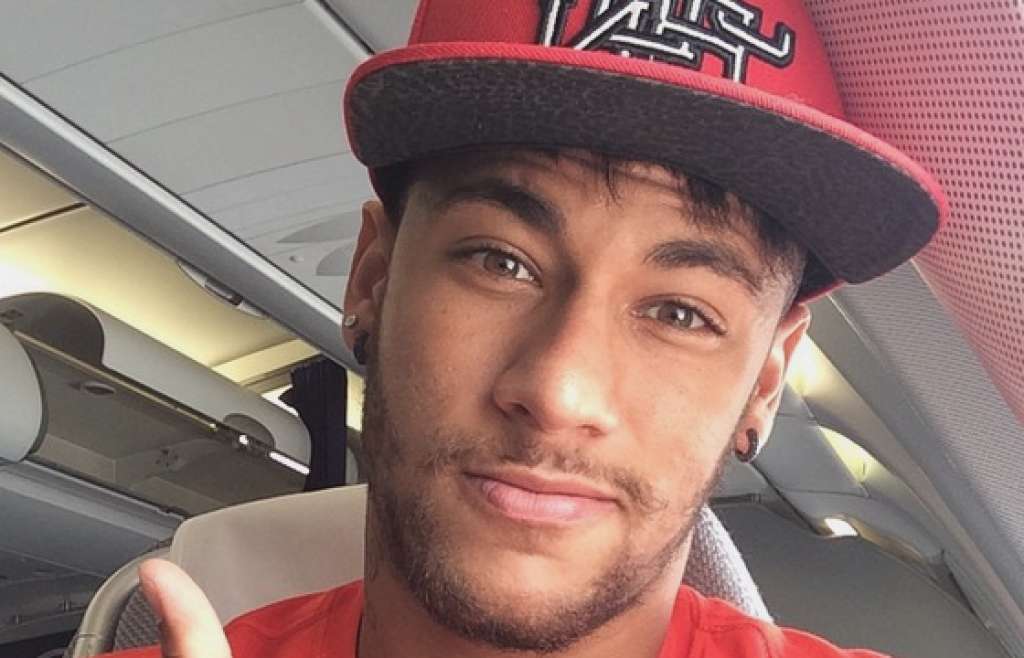 Neymar declara apoio a Aécio Neves às vésperas do 2º turno